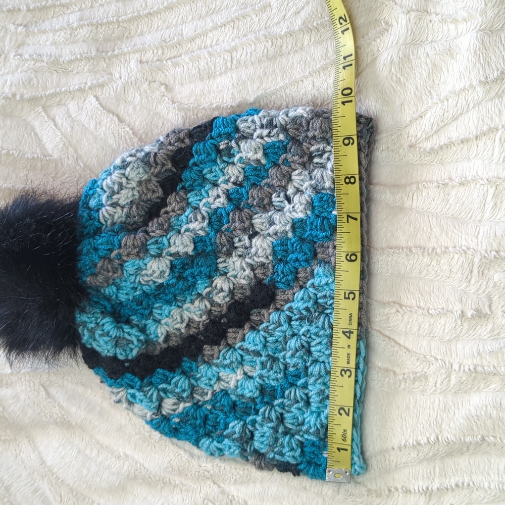 Women's Faux Fur Pom Beanie - Picture 5 of 6